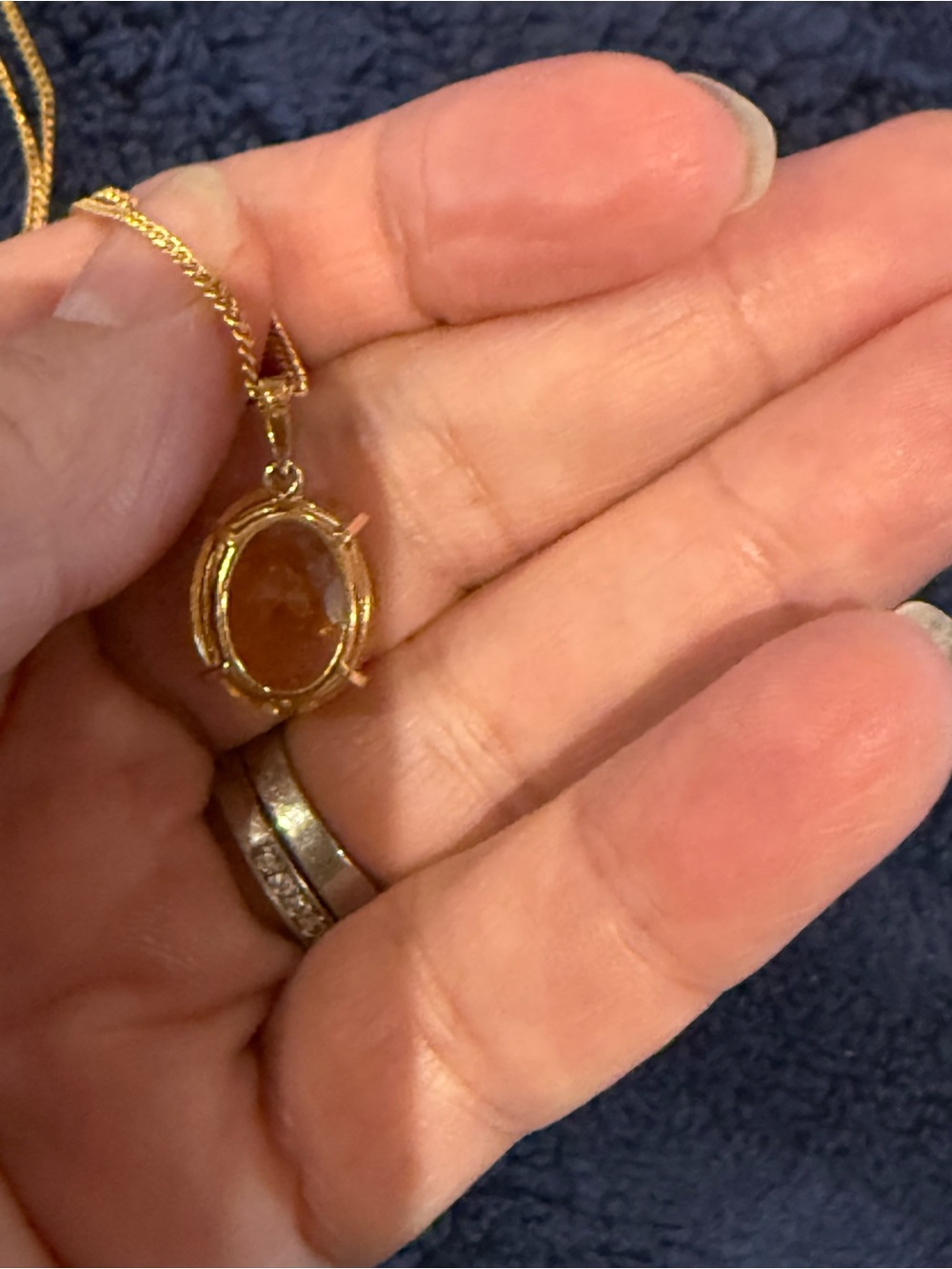 18k Chain and Oval Cut Citrine Pendant Necklace. - Picture 5 of 6